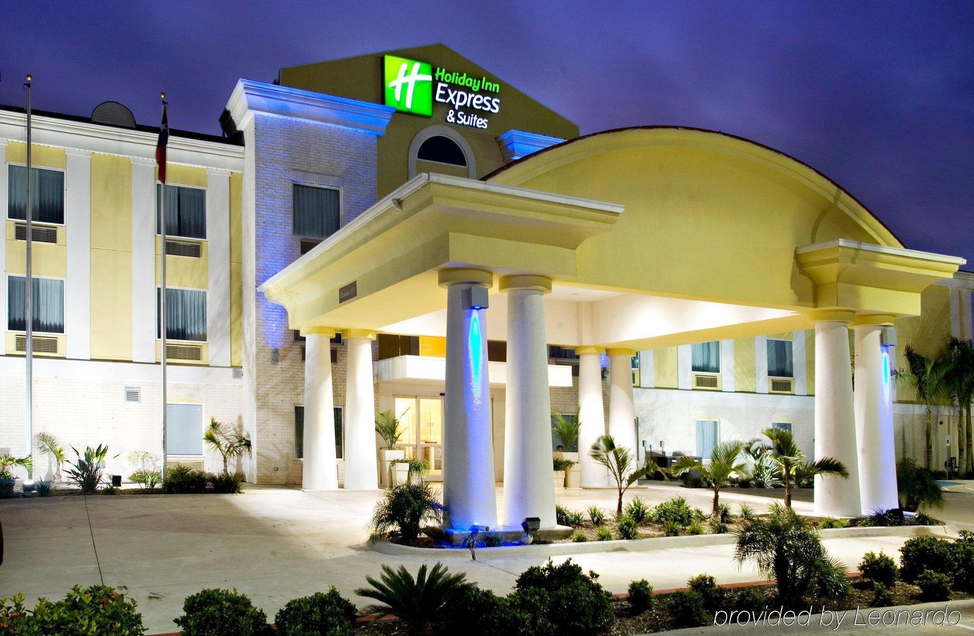 Holiday Inn Express Hotel And Suites Falfurrias Exterior foto