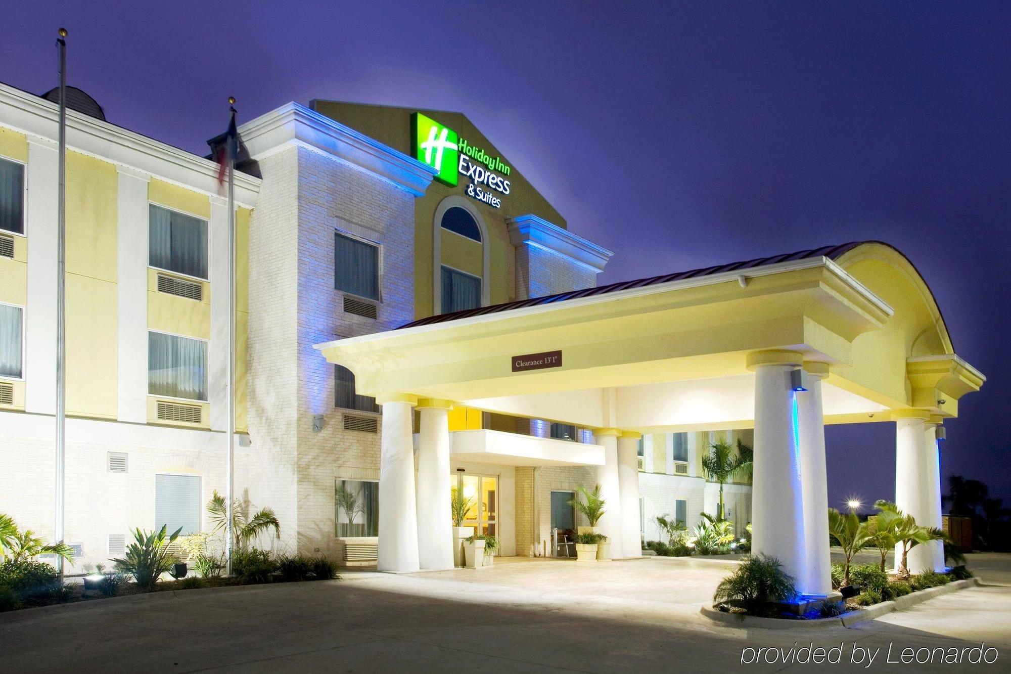 Holiday Inn Express Hotel And Suites Falfurrias Exterior foto