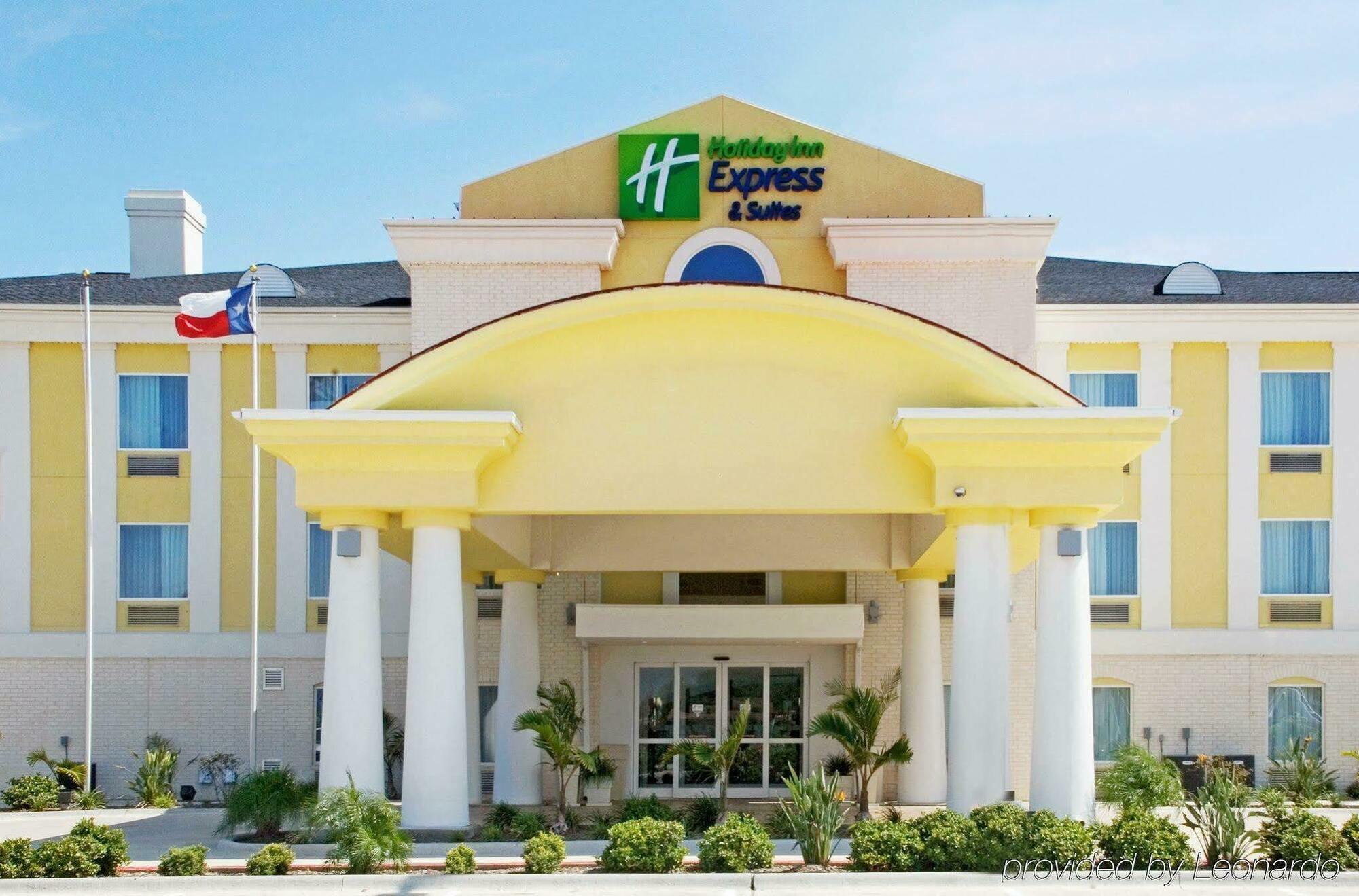 Holiday Inn Express Hotel And Suites Falfurrias Exterior foto